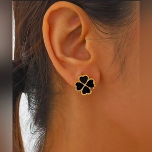 Chic Black and Gold Clover Earrings